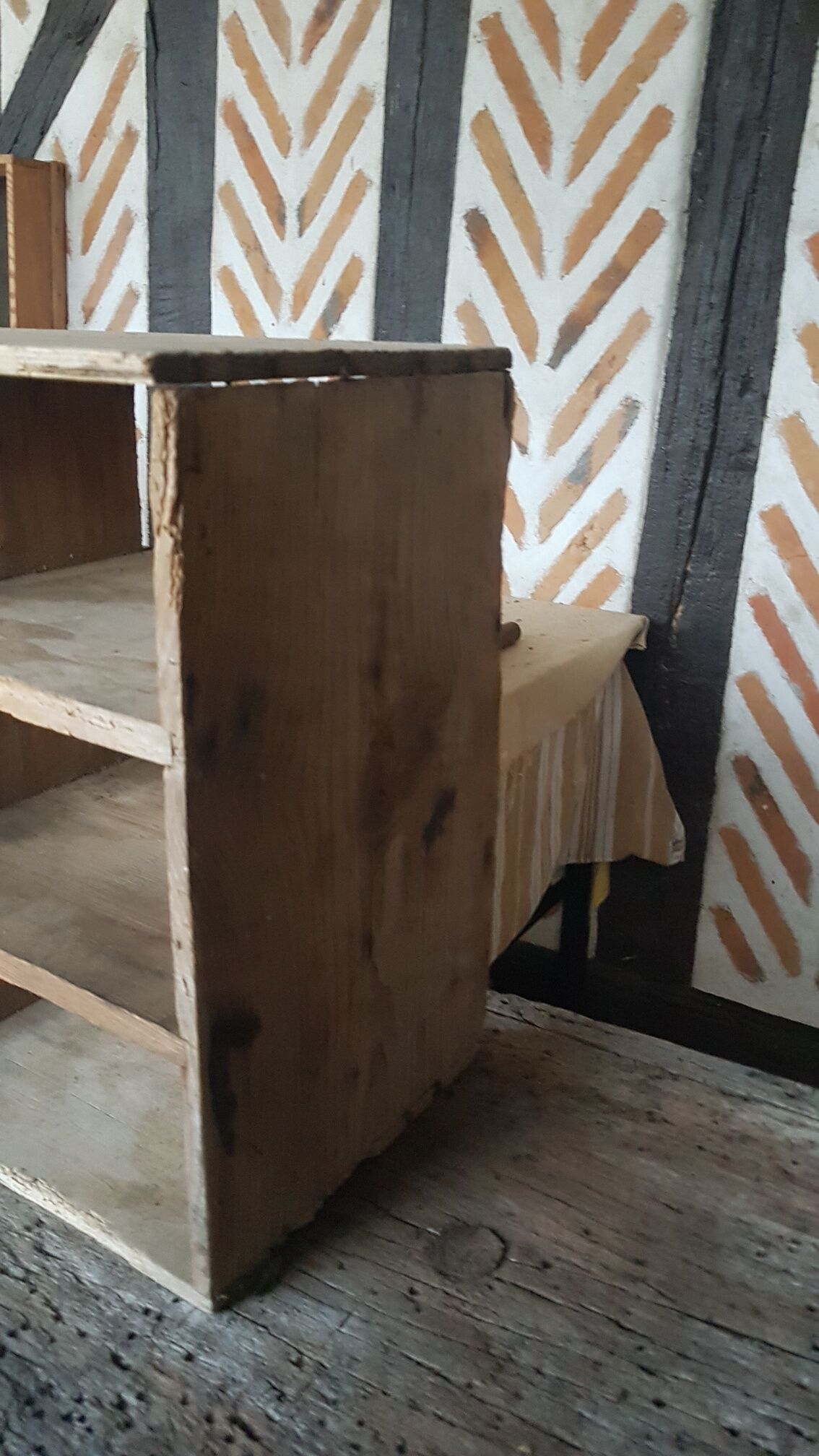 Wooden shelf 9 boxes