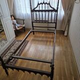 Paire de lits en bois sculpté