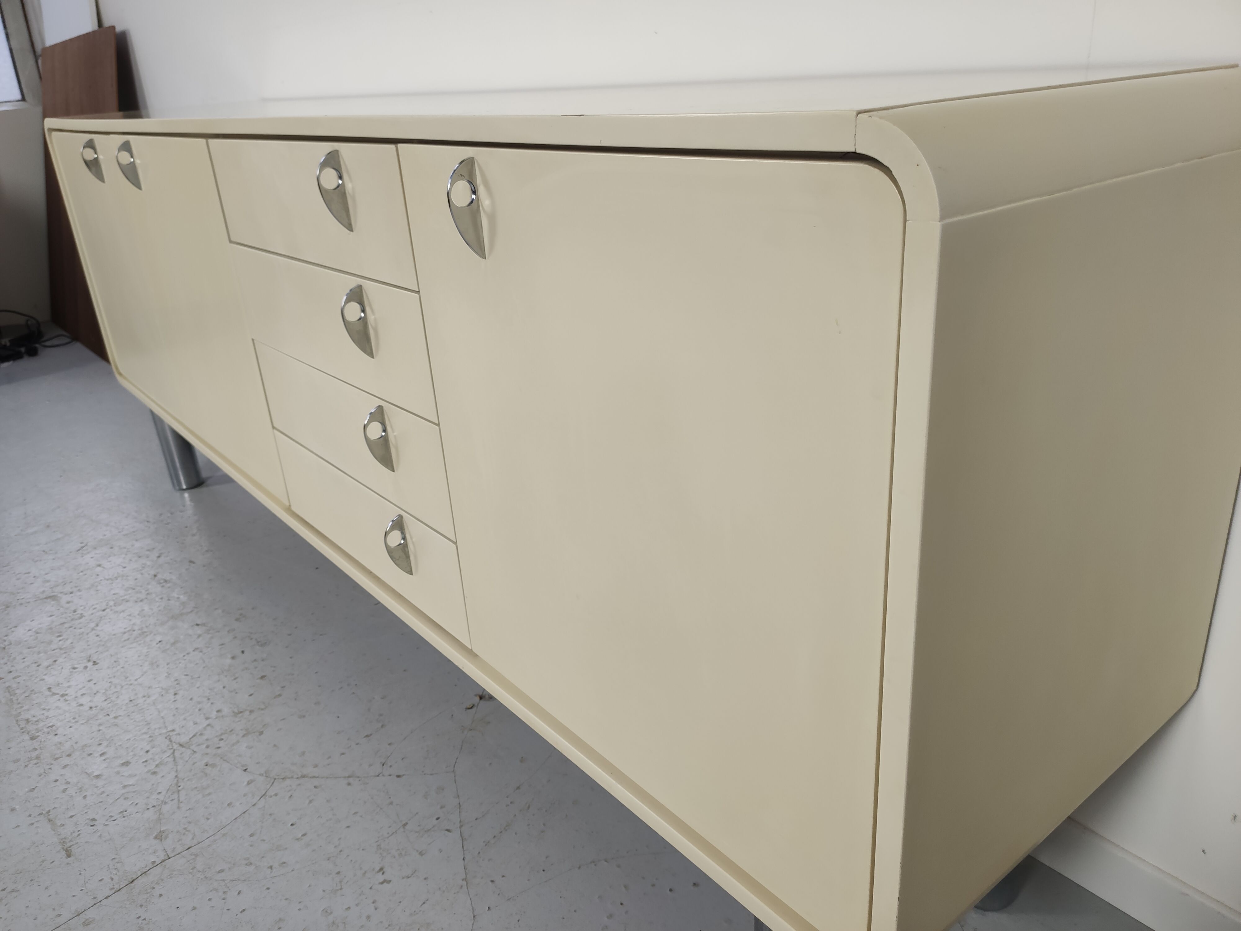 Vintage sideboard white space age 1970