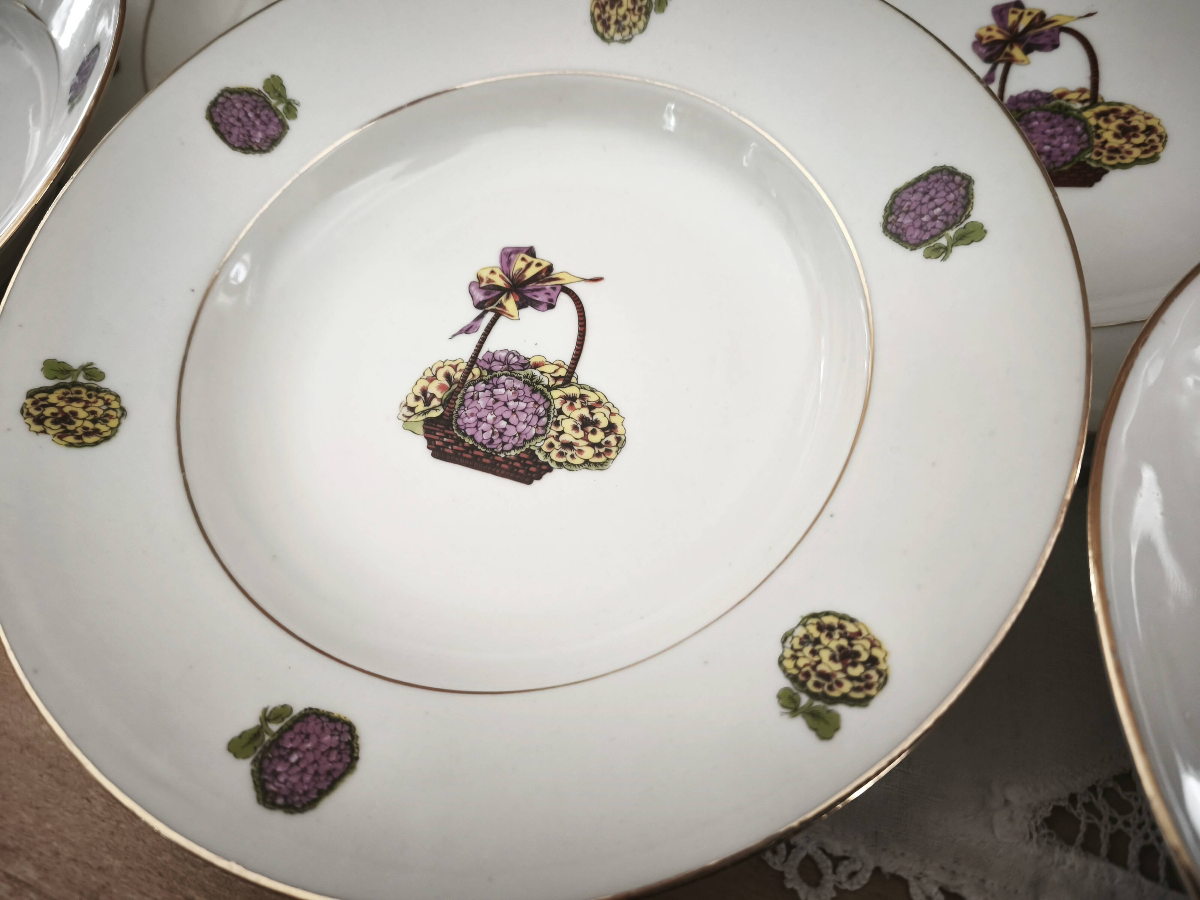 Lot de 11 assiettes creuses Limoges France décor panier d'hortensias