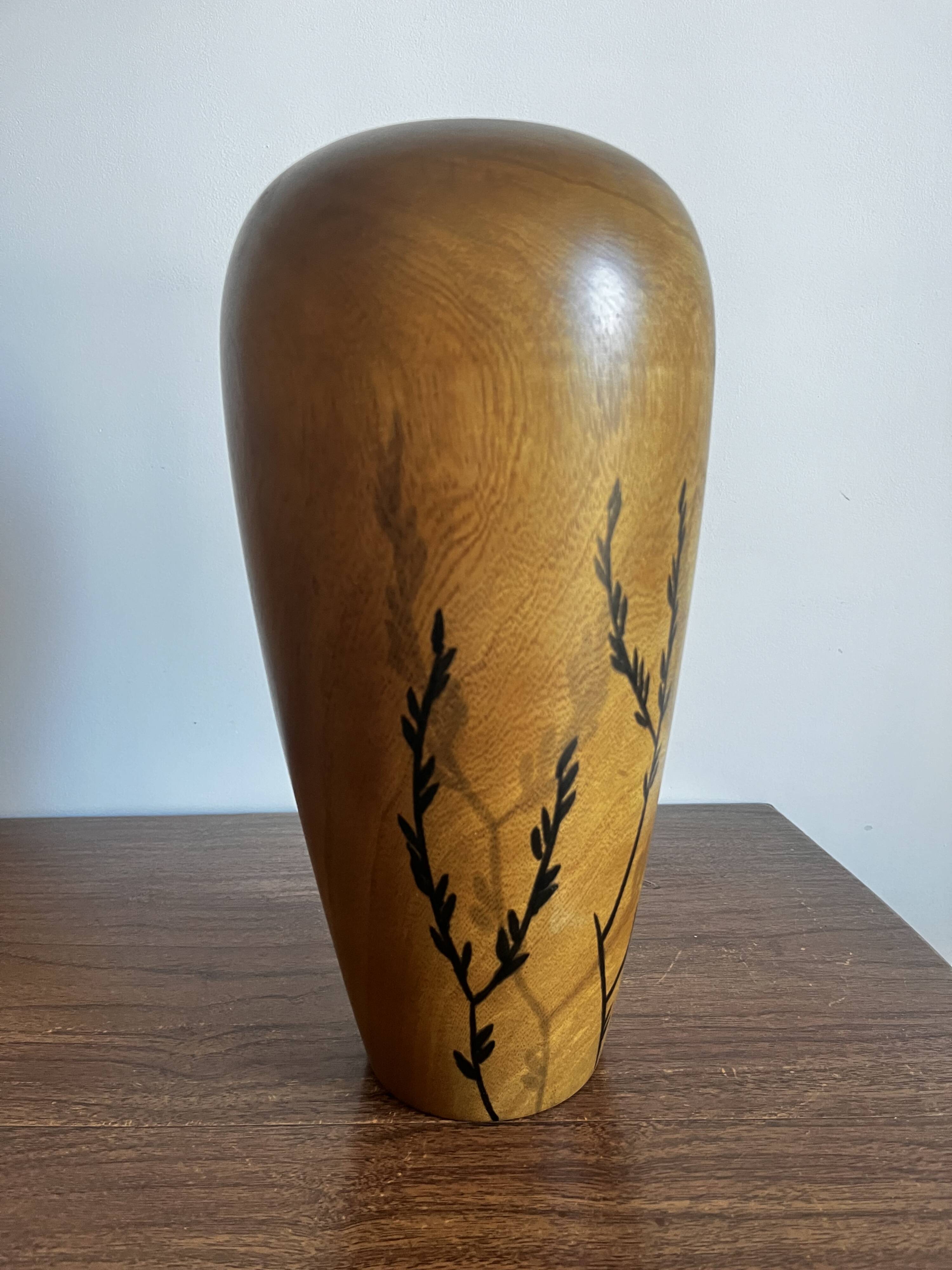 Vase en bois