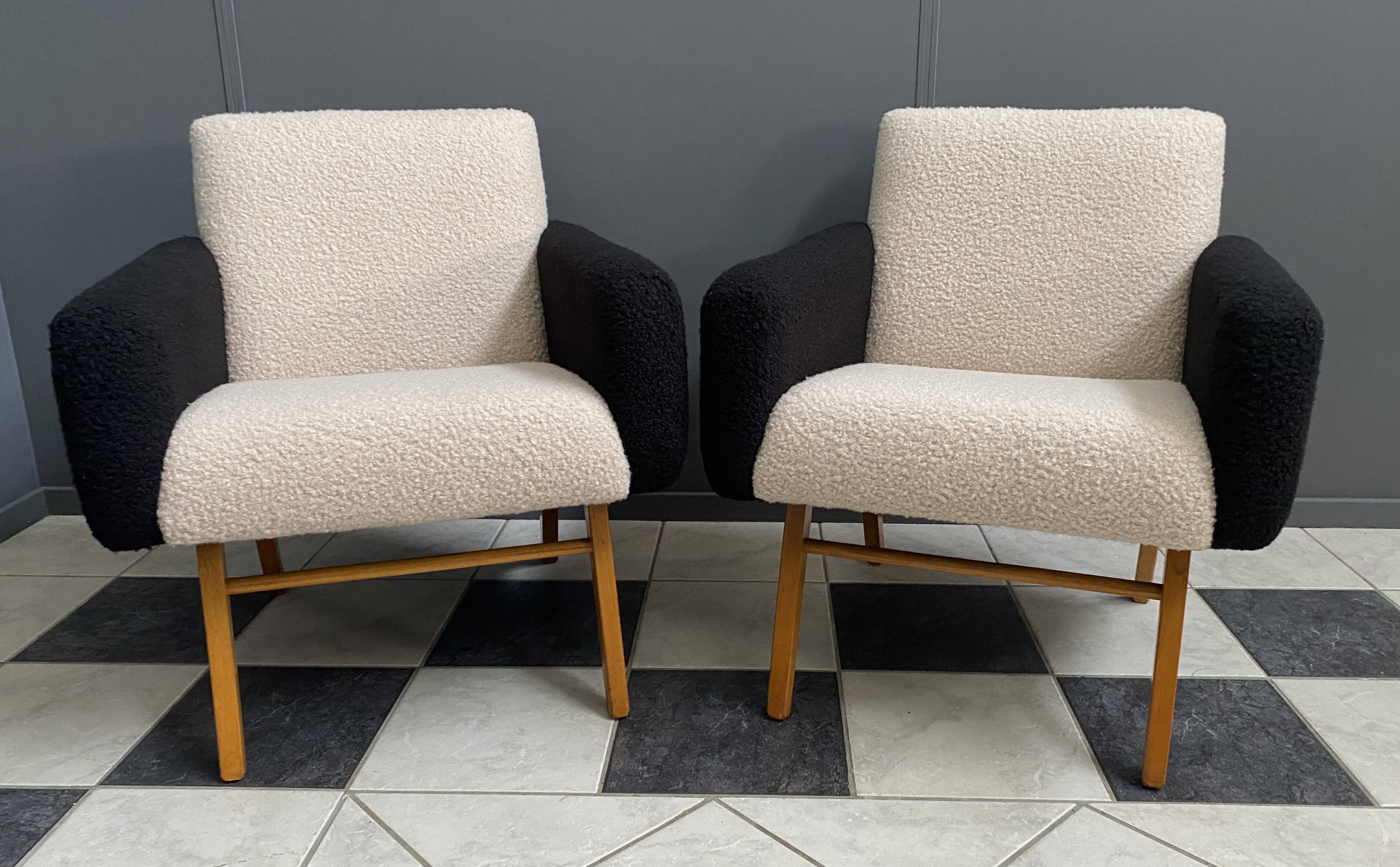 set of 2 black and White boucle lounge chairs 1960s