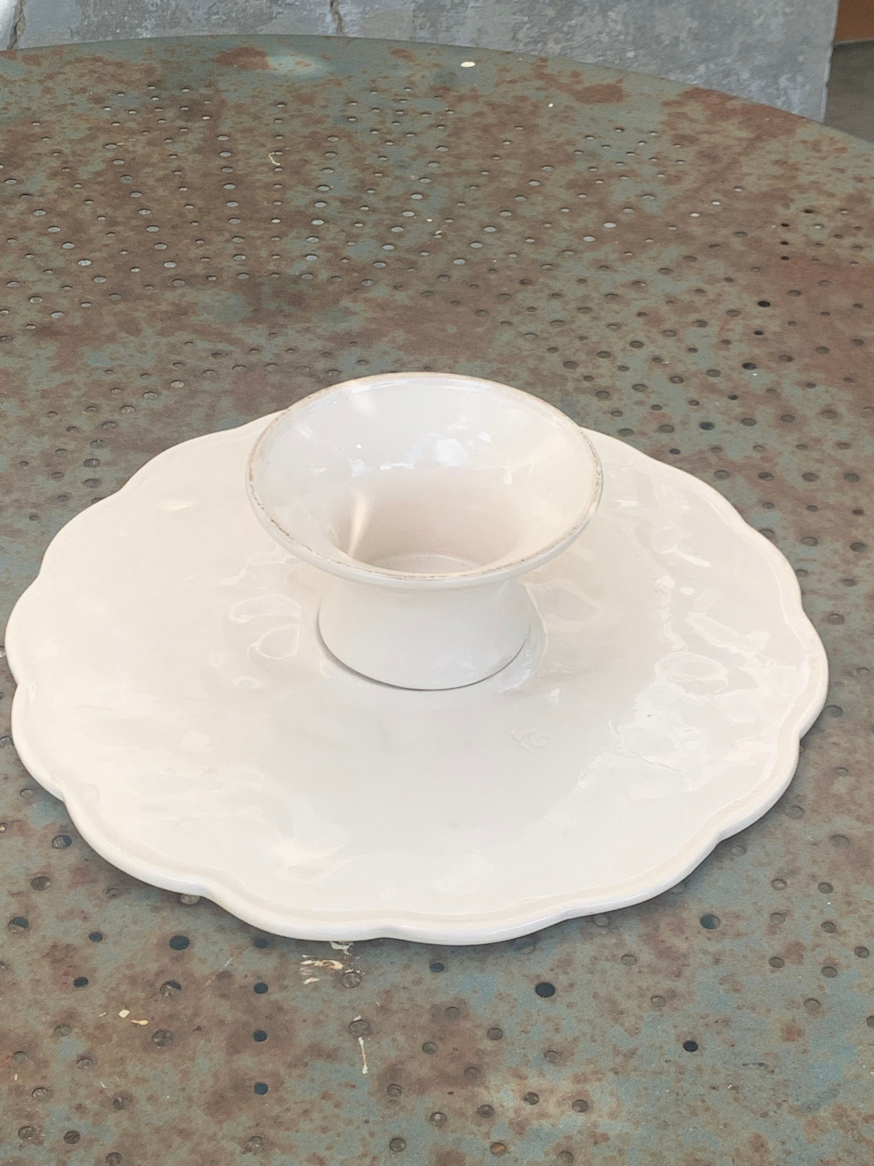 Cake dish in ceramic