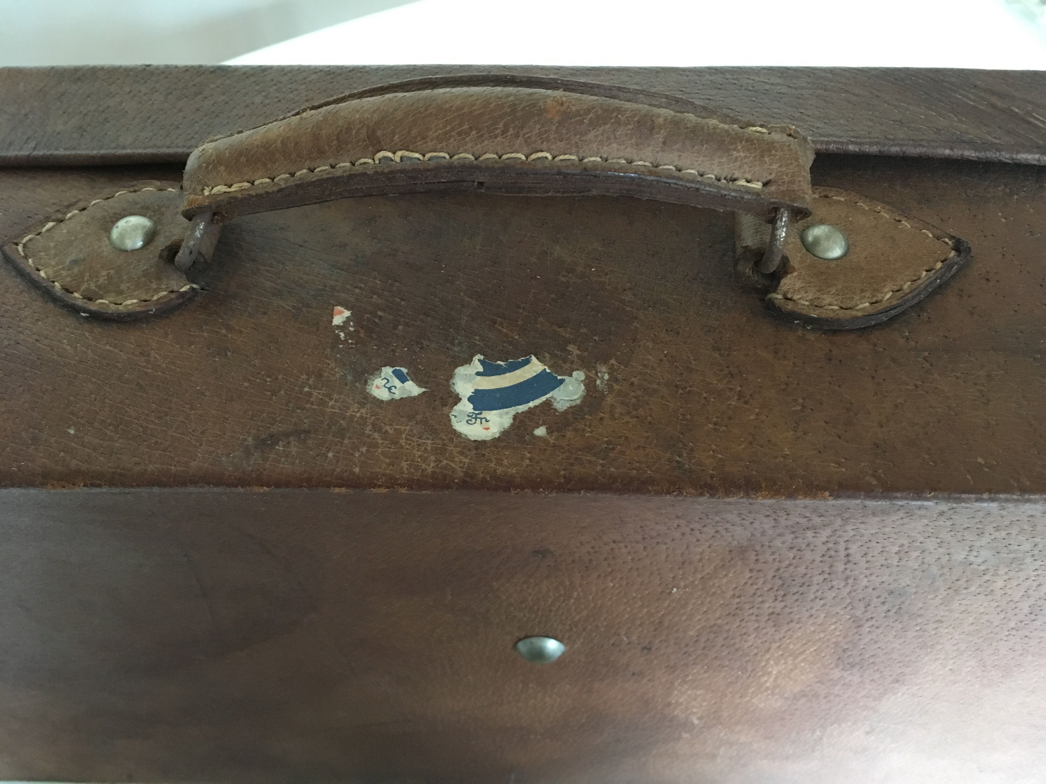 Suitcase of leather with labels of palaces