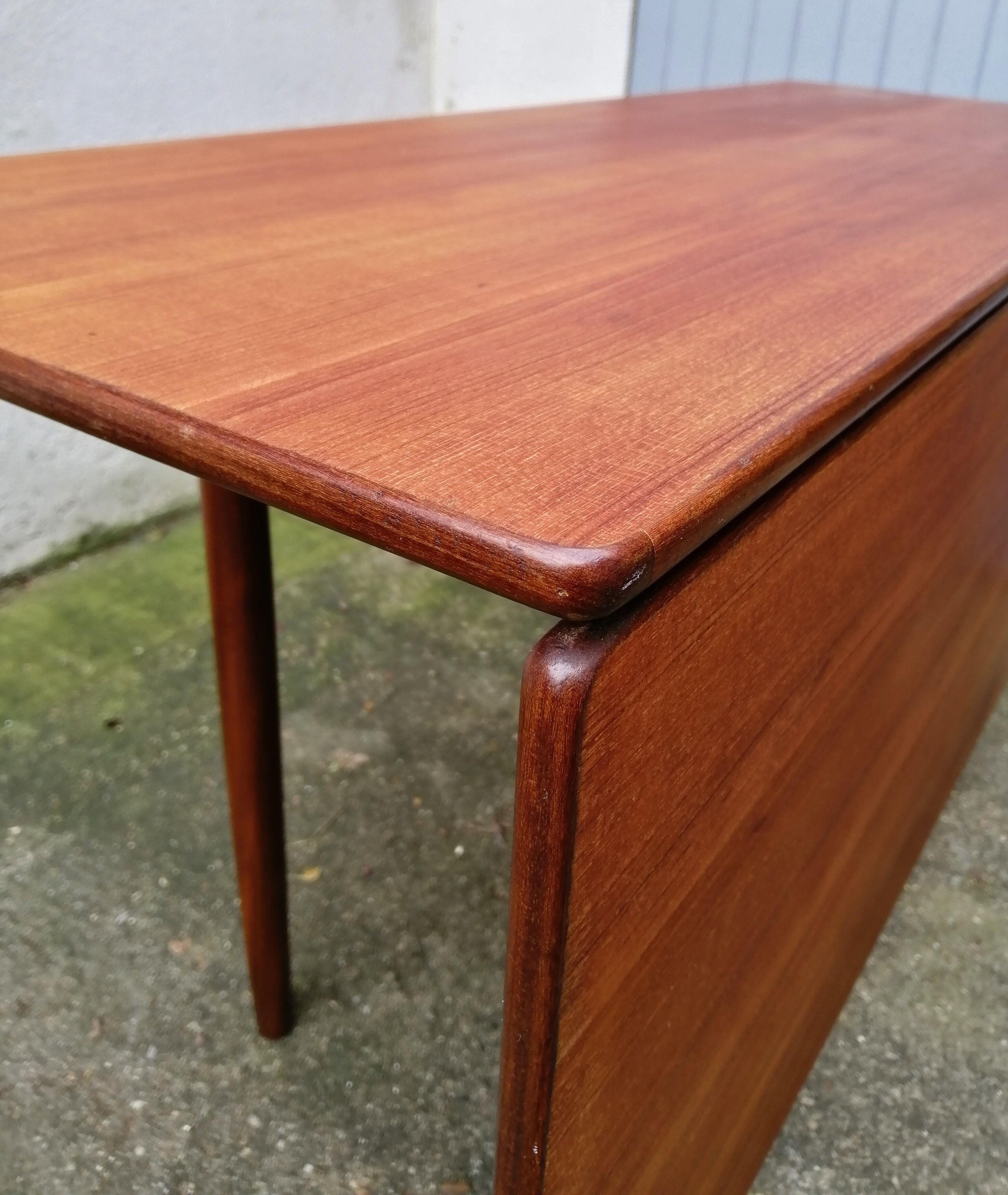 Dining table by Ib Kofod Larsen of the 60s