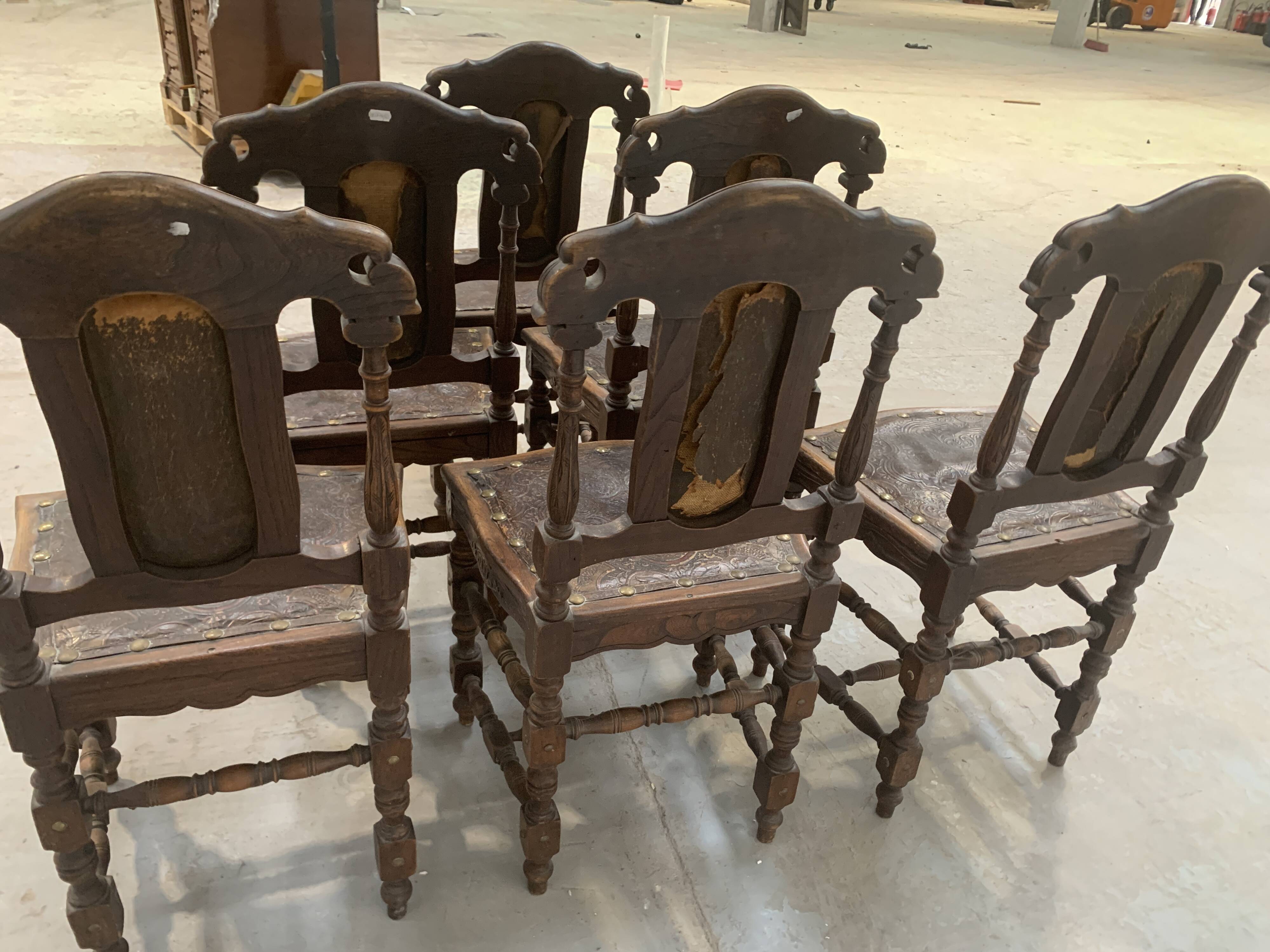 6 chaises de style Renaissance en chêne, XXème siècle