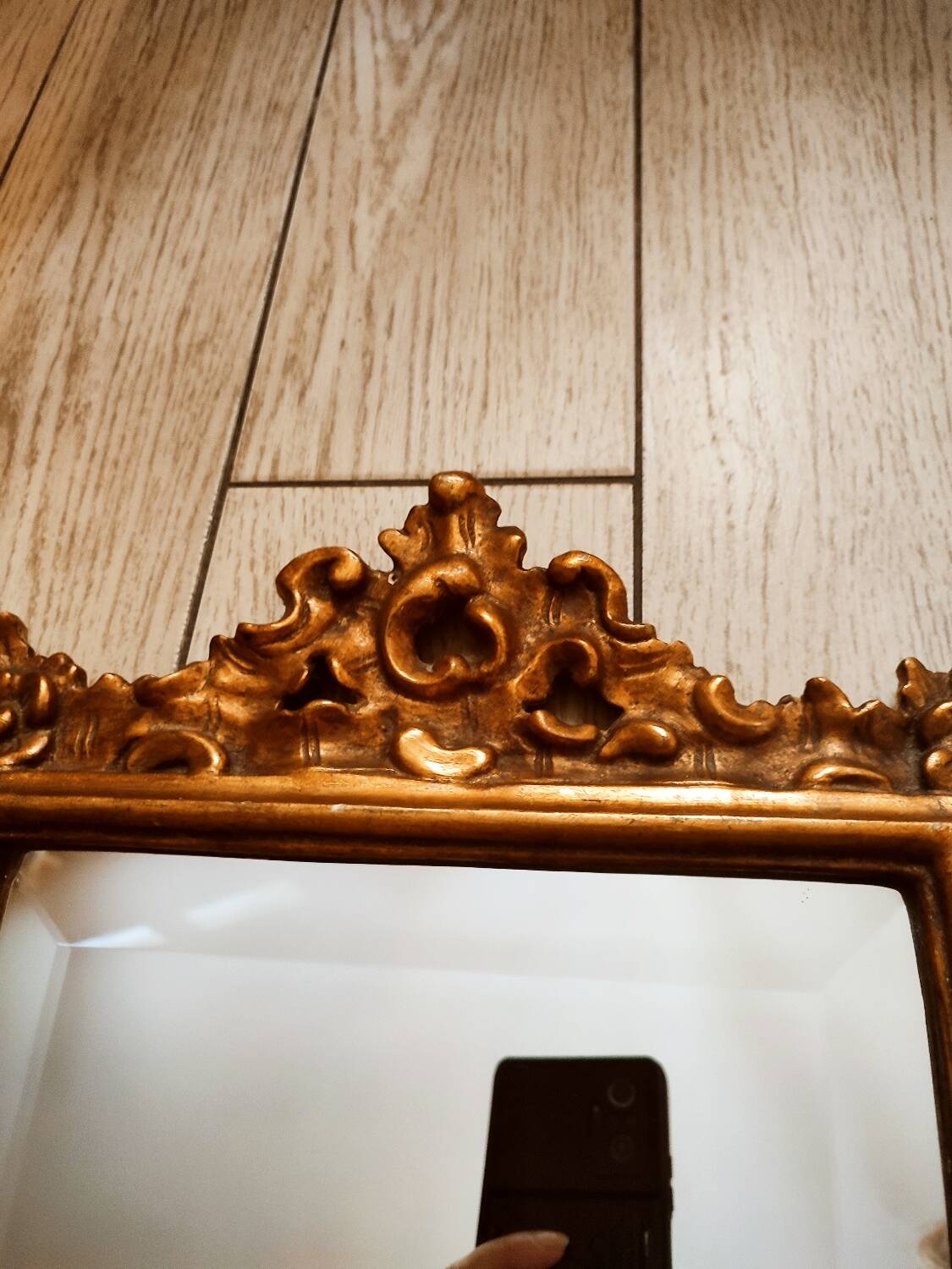 Miroir en stuc a bords biseautés
