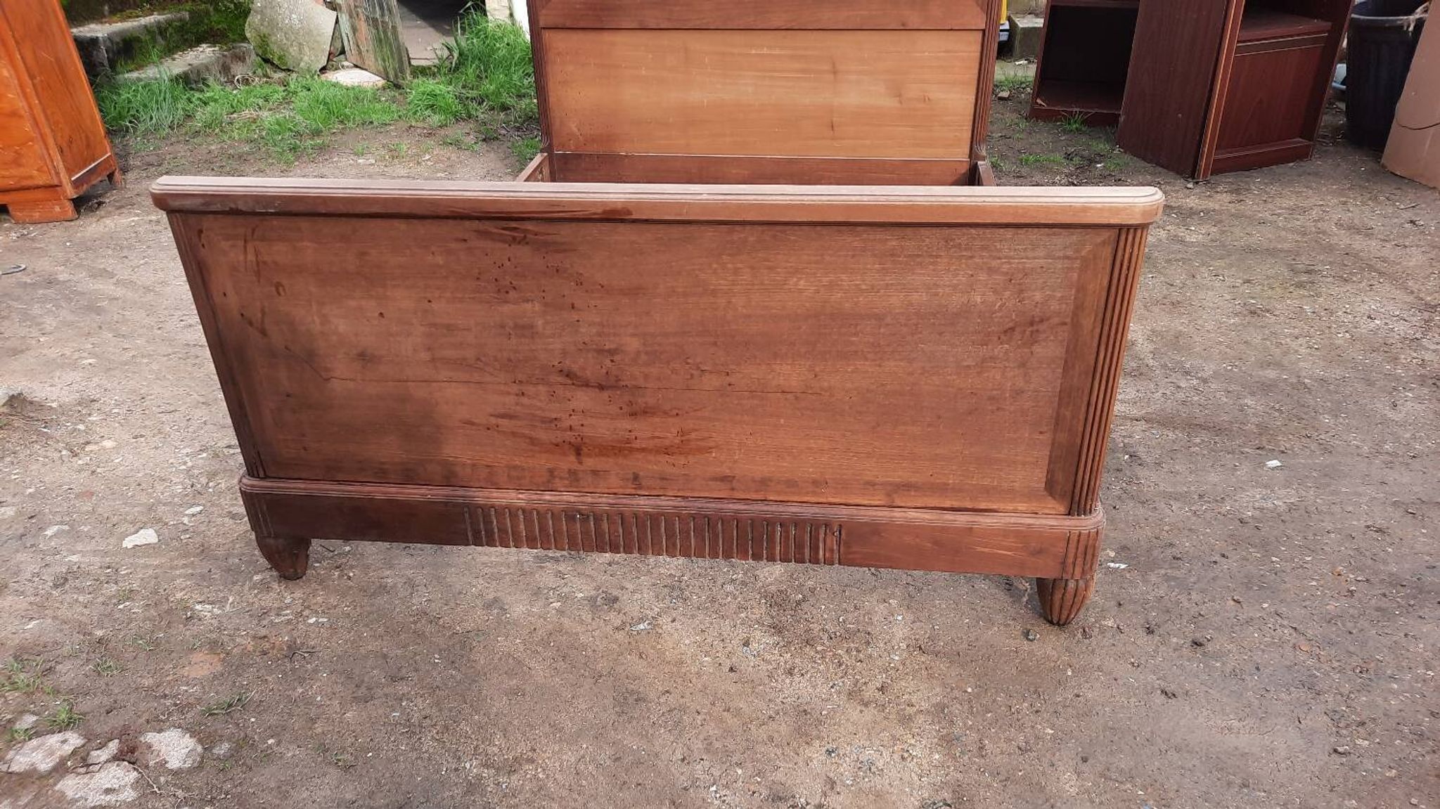 Bois de lit ancien en 140 cm