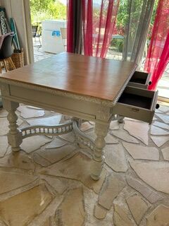 table bureau relookée style campagne chic en chêne massif