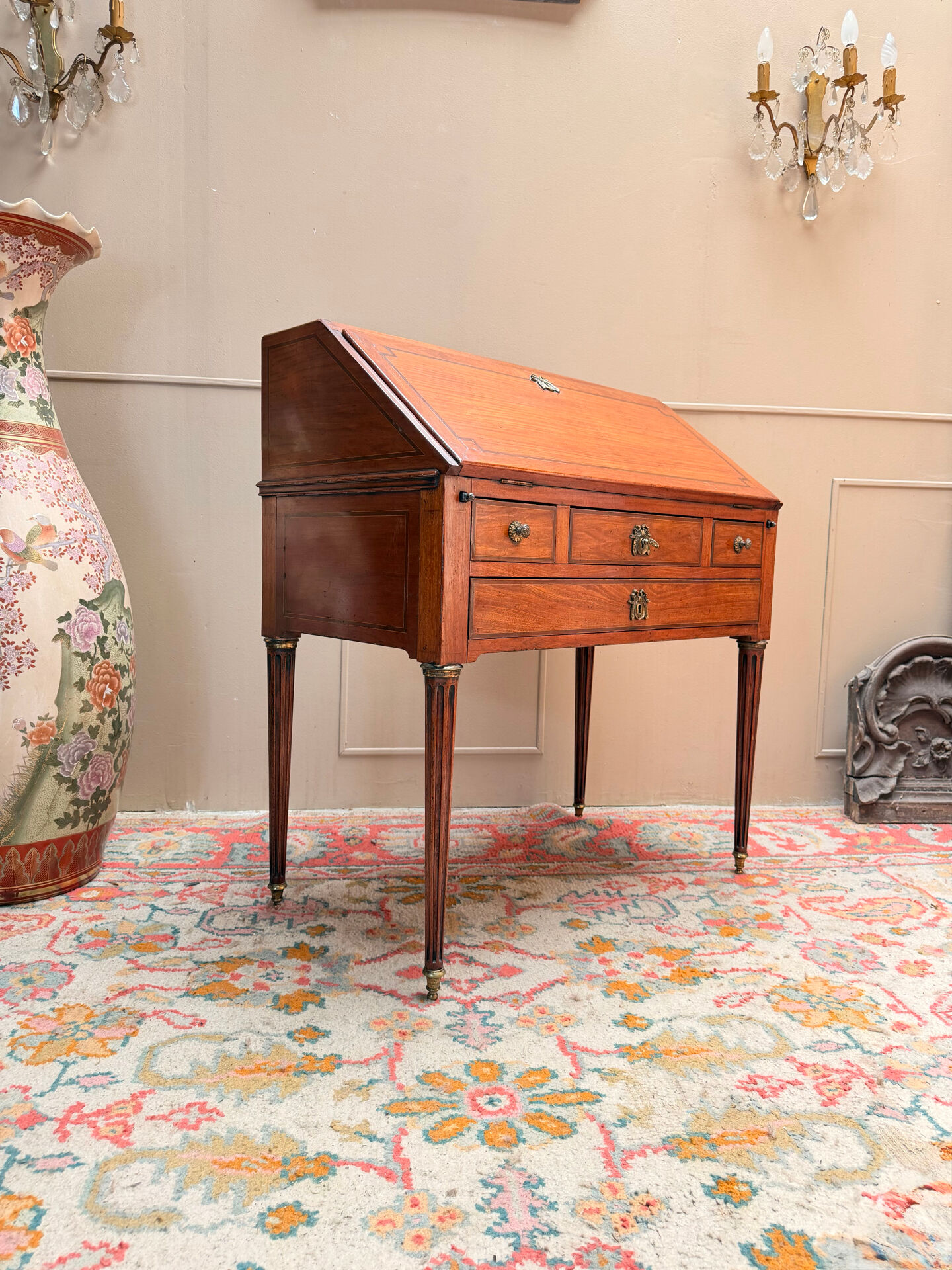 BUREAU DE PENTE DE MILIEU EN ACAJOU DE STYLE LOUIS XVI XIX EME SIÈCLE 