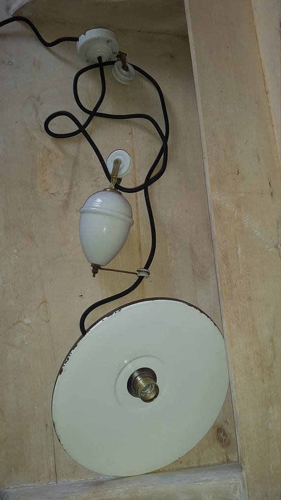 Black and white enamelled metal suspension