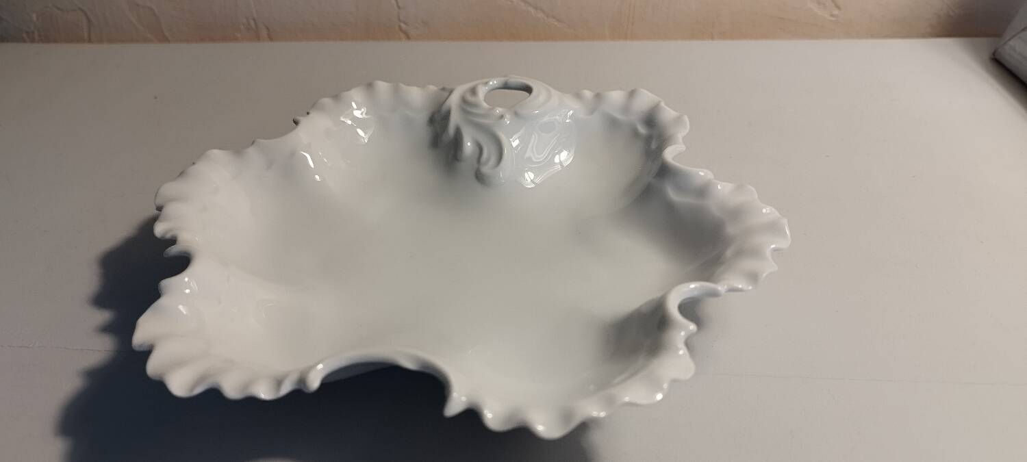 White porcelain pocket tray
