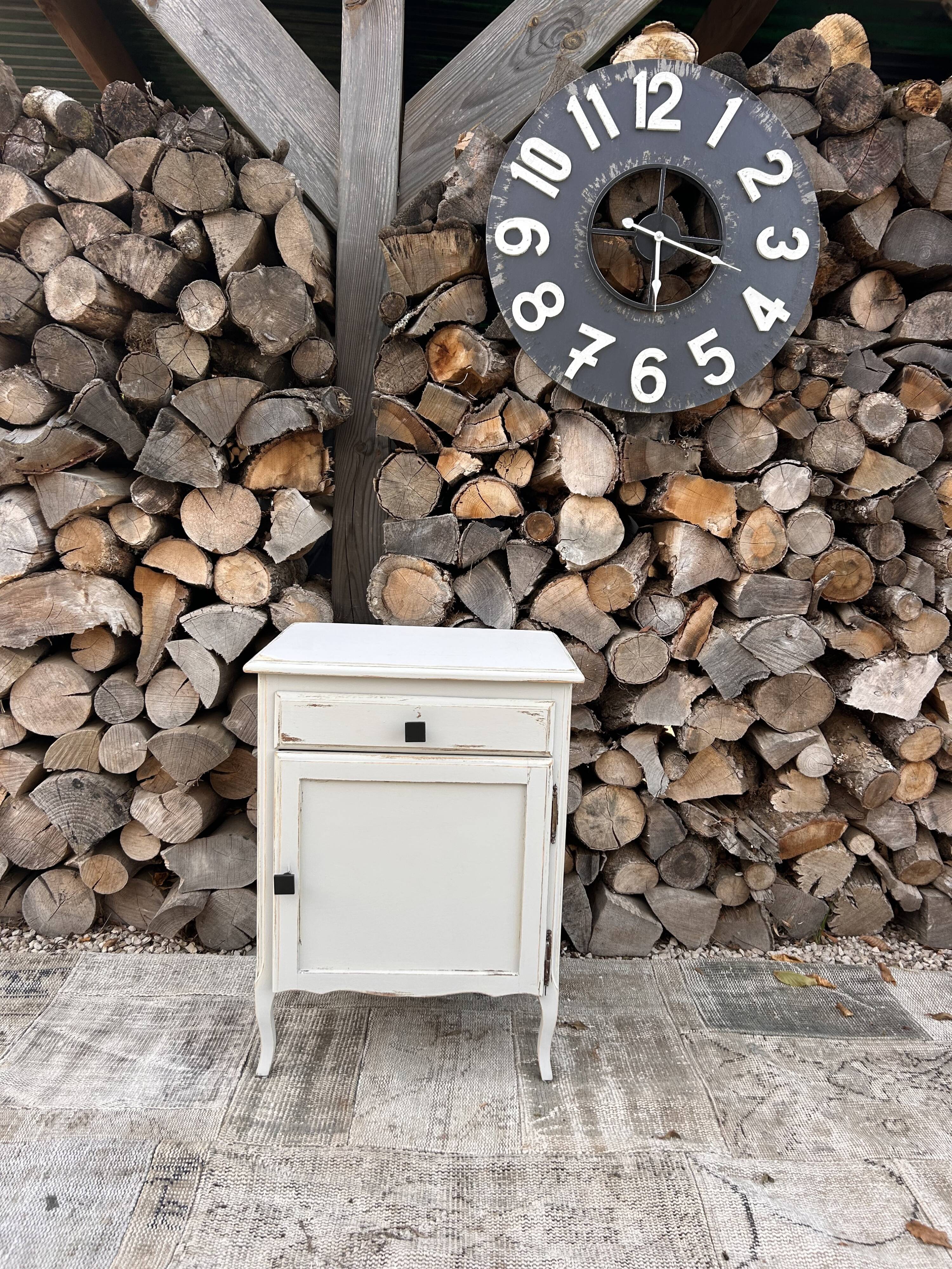 Meuble de rangement ancien rénové