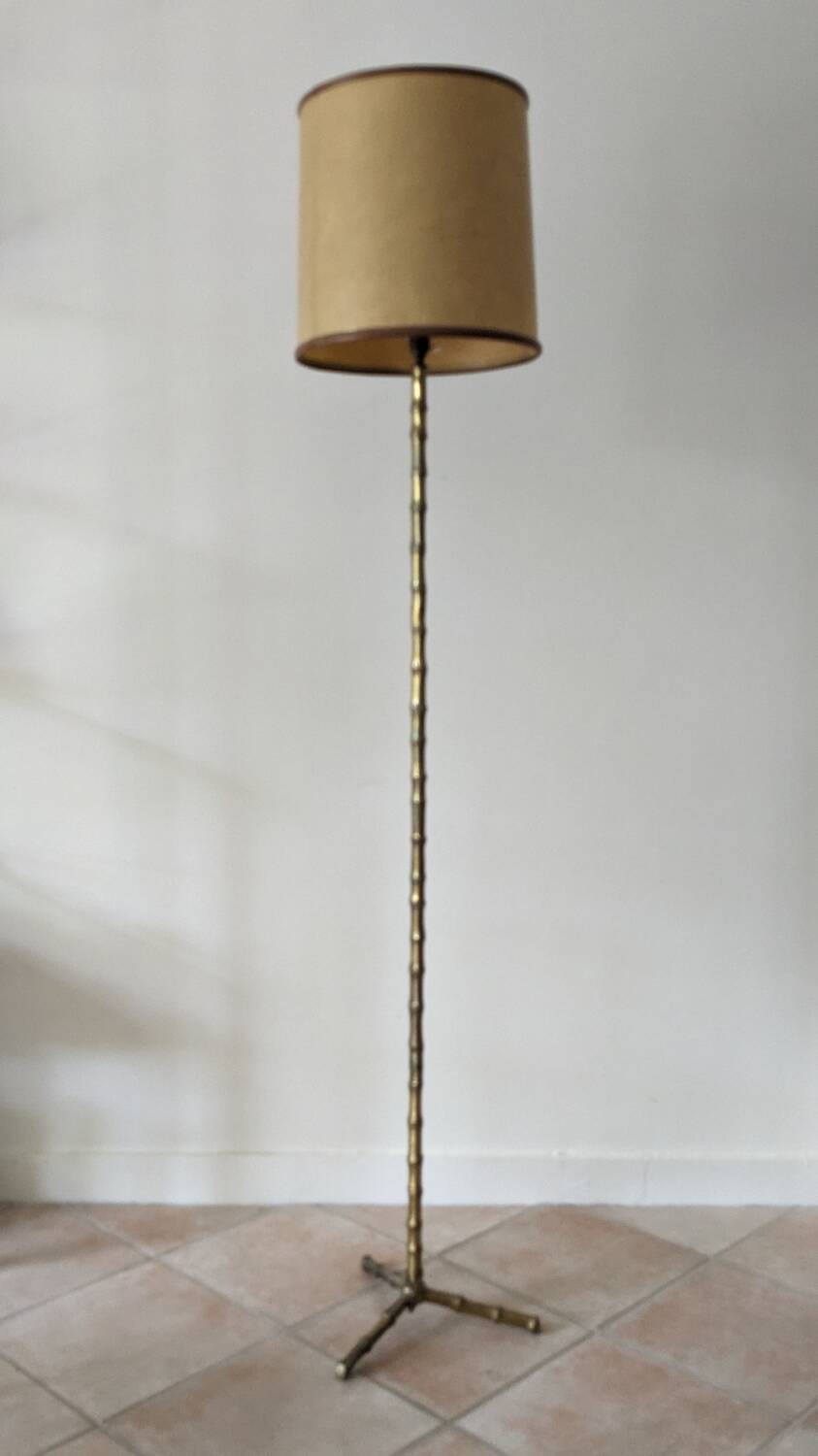 Gilded bronze floor lamp in the Maison Bagués style in France