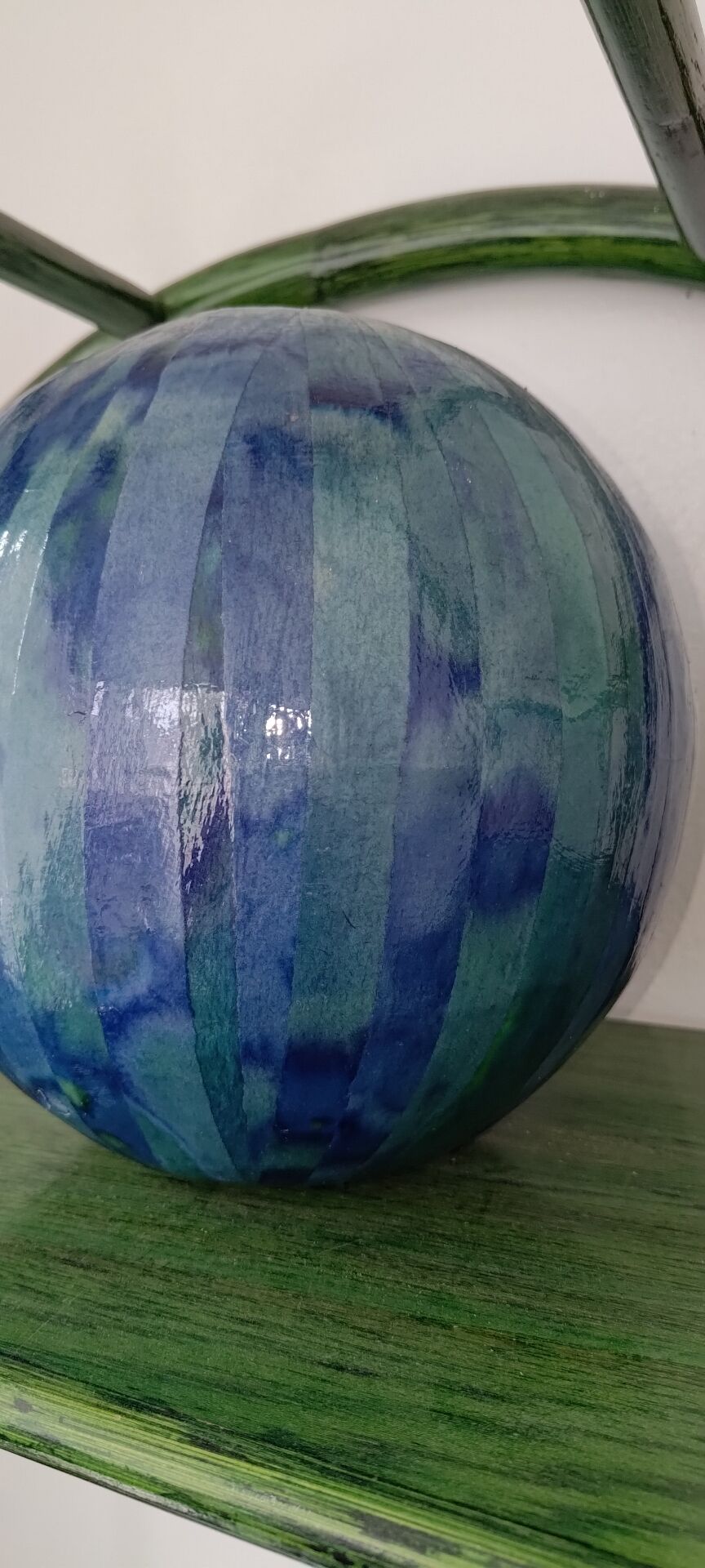Vase boule carton bouilli
