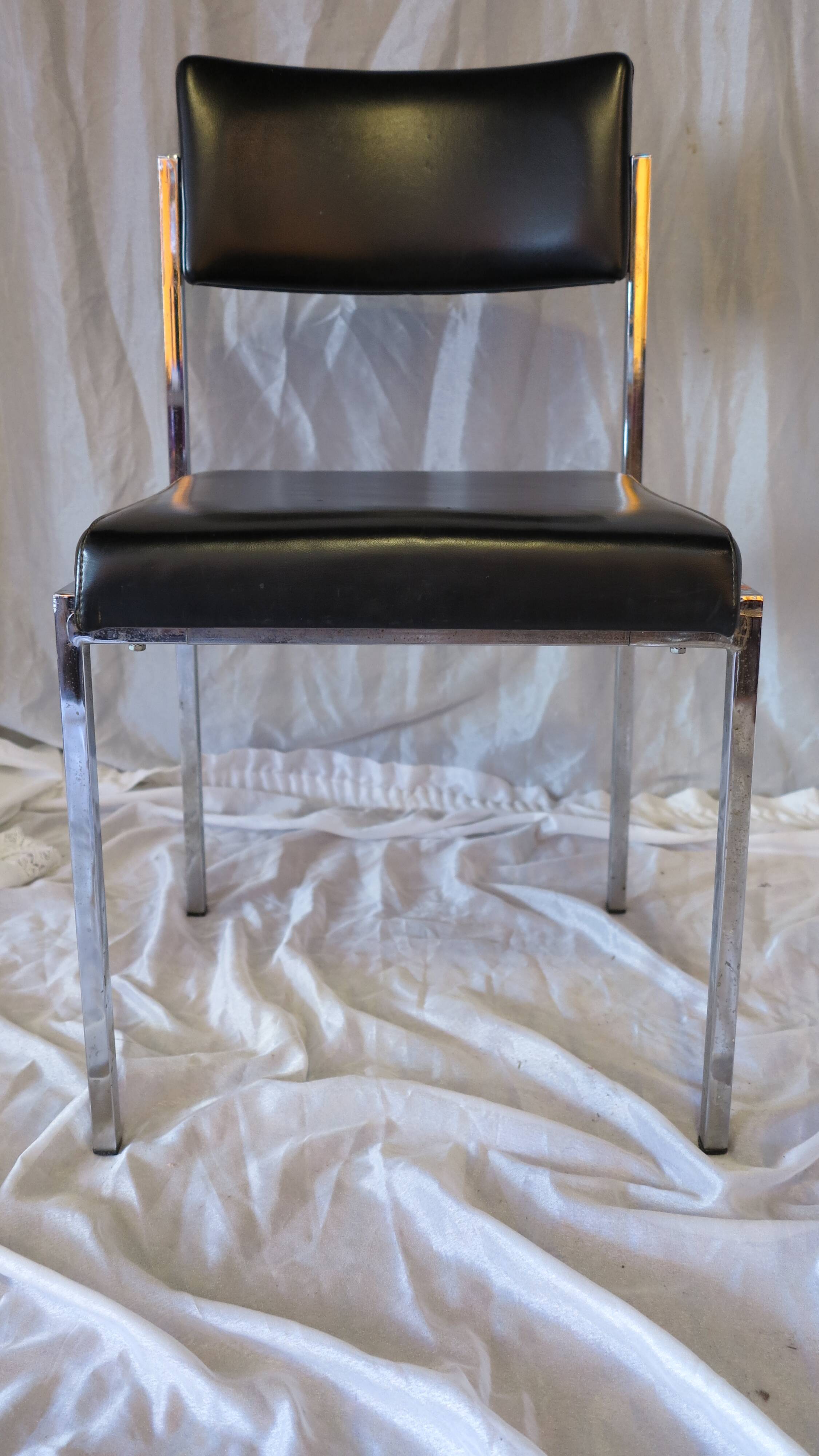 Modernist chair in chromed metal and black imitation leather