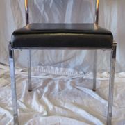 Chaise moderniste métal chromé et simili cuir noir