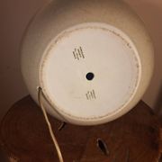 Lampe céramique avec abat-jour rotin.