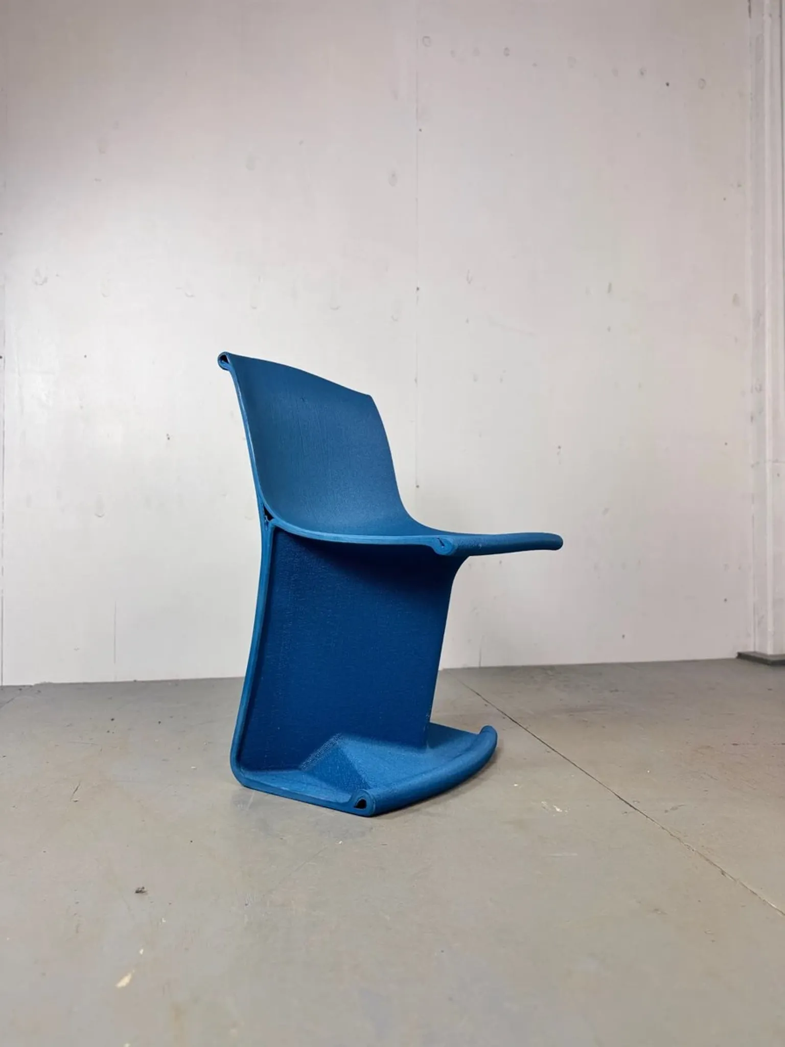 Chaise moderne futuriste infinie imprimée en 3D attribuée à Dirk Vander Kooij, années 2000.