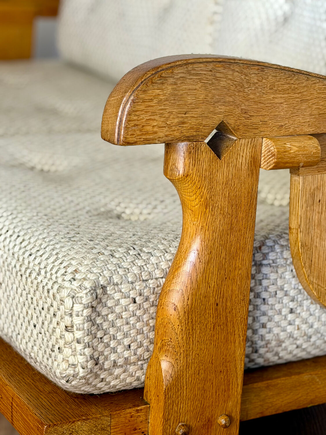 Banquette 2 places attribuée à Guillerme & Chambron – Votre Maison, an