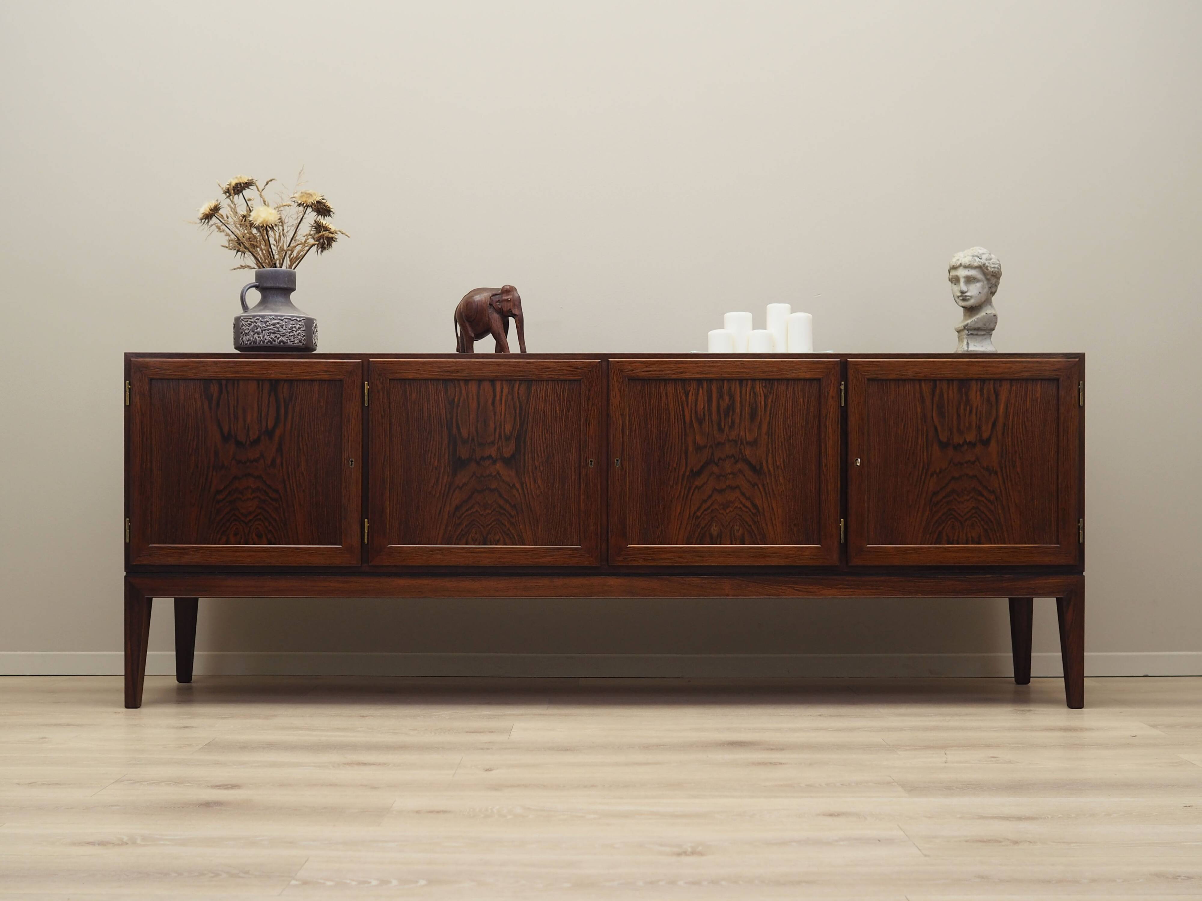 Enfilade en palissandre, design danois, années 1960, designer : Severin Hansen, produit