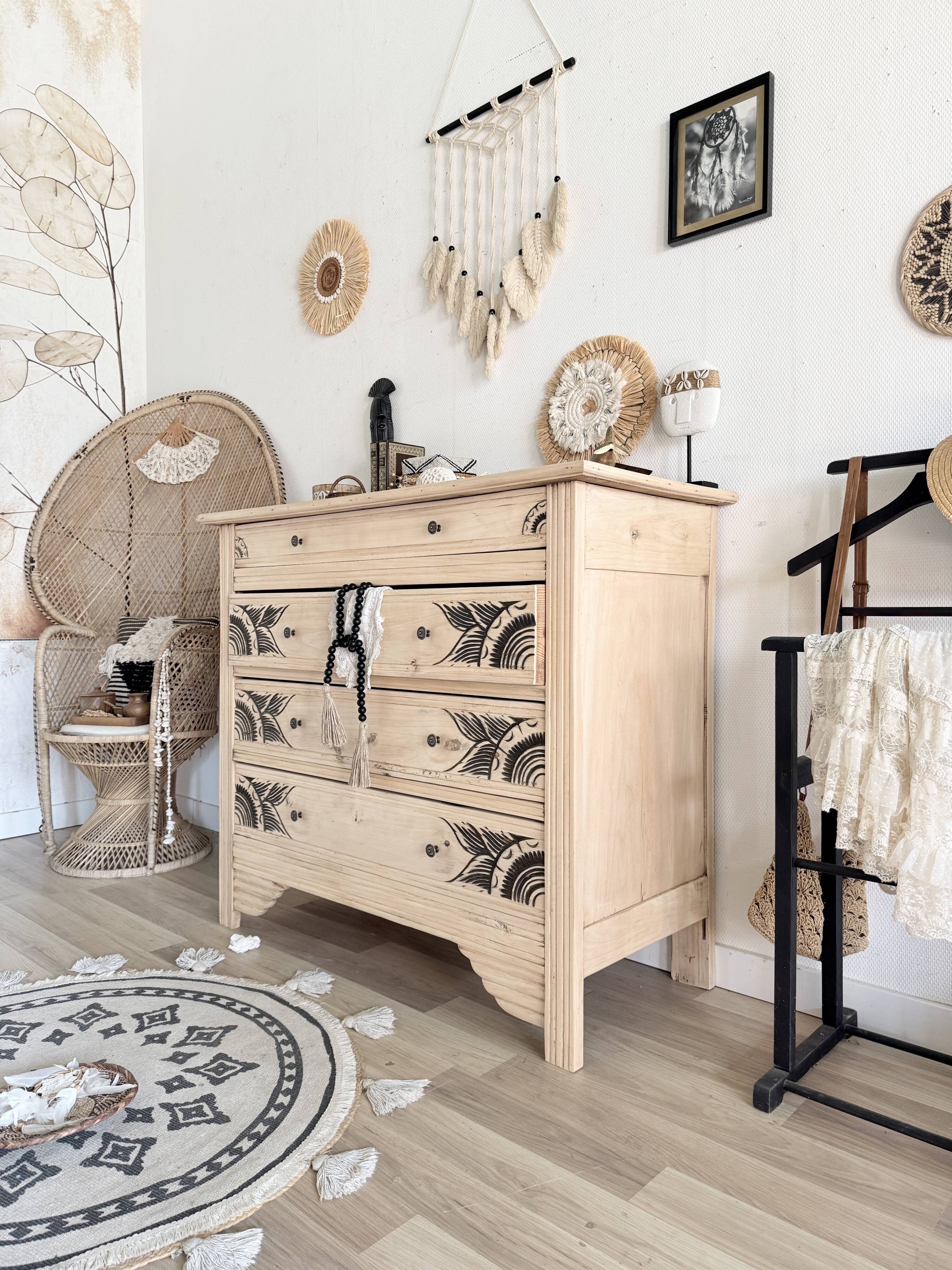 Art Deco chest of drawers