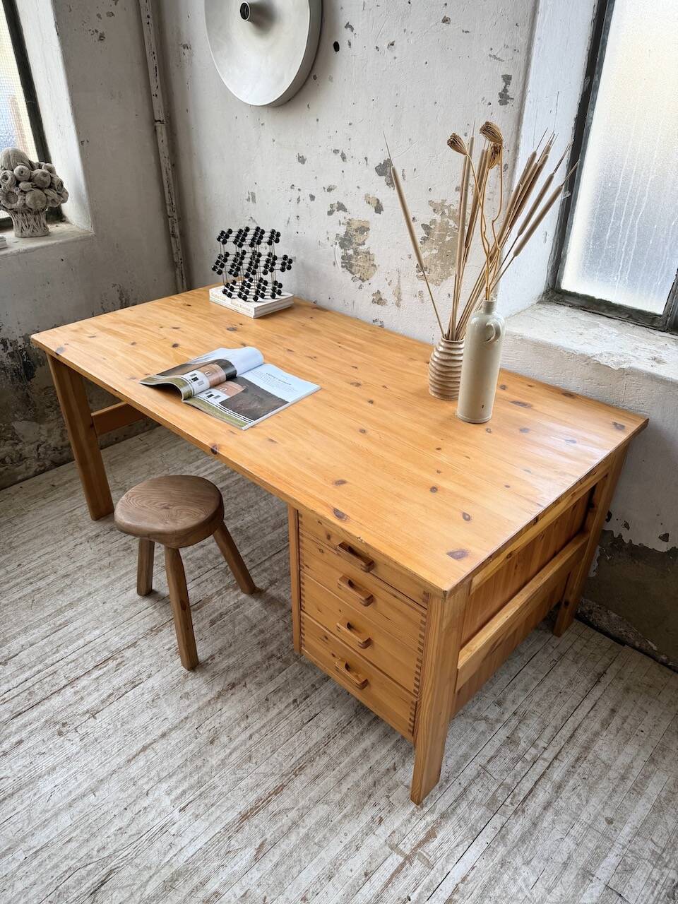 Bureau pin suédois style aperldoon 1970