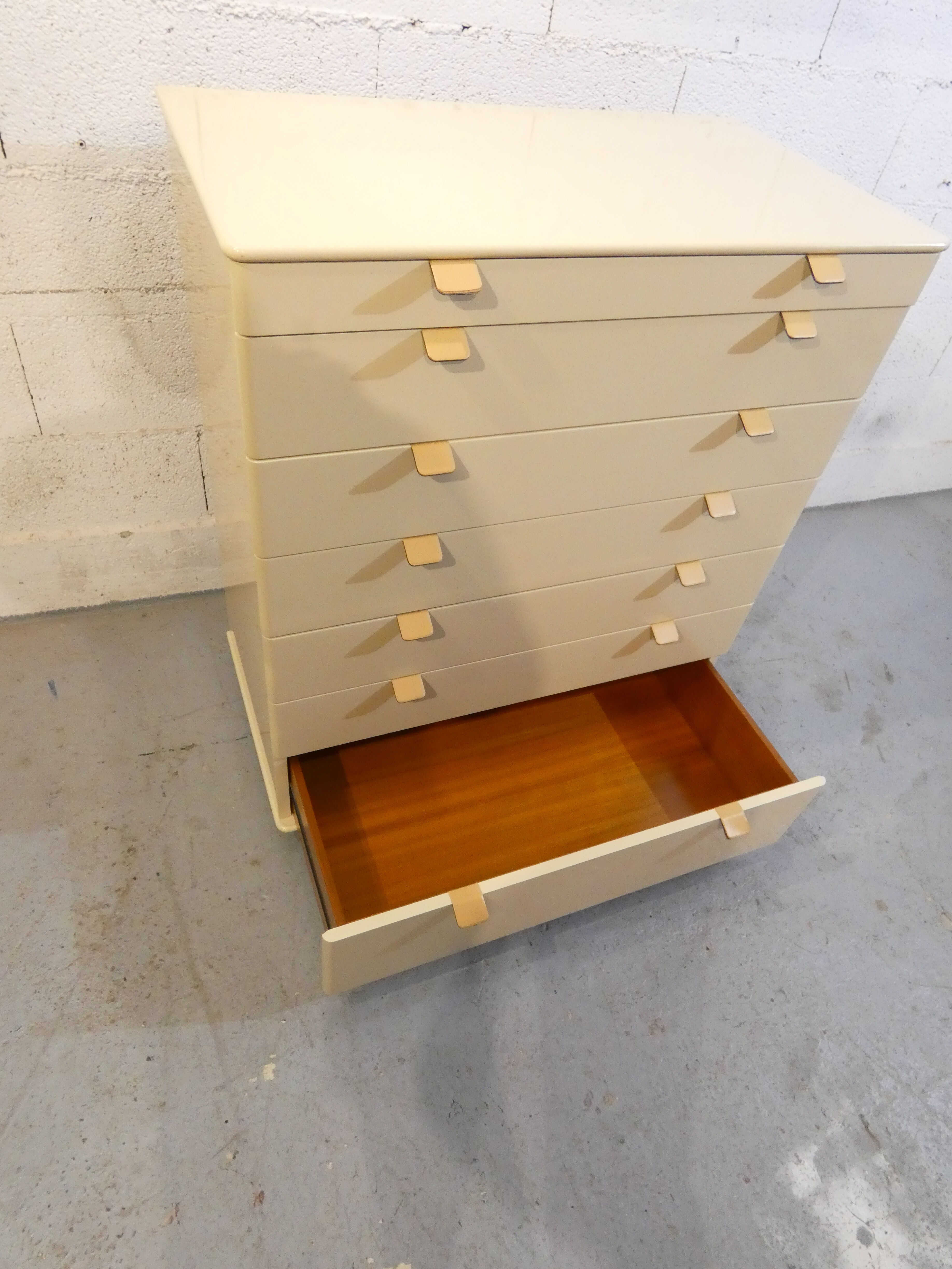 Lacquered semainier published by Interlübke 70s