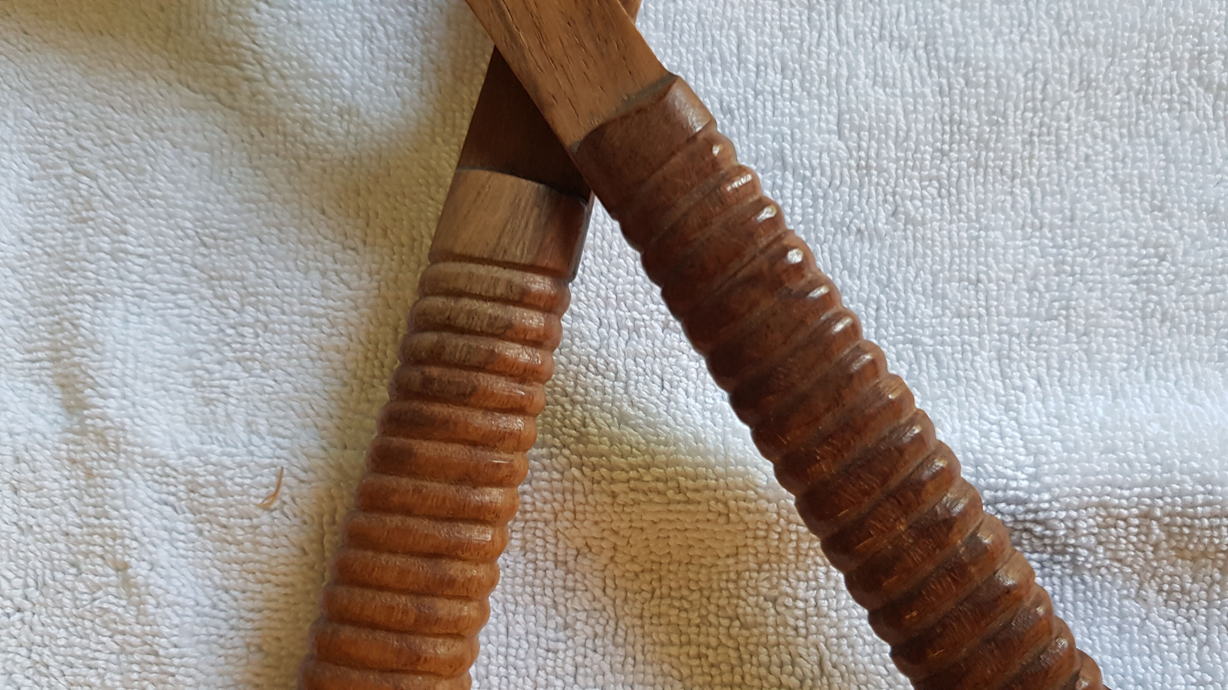 Set of rosewood salad cutlery and striated sleeve