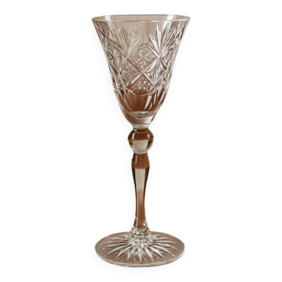 Grand verre à pied en verre taillé – décor étoilé – années 60