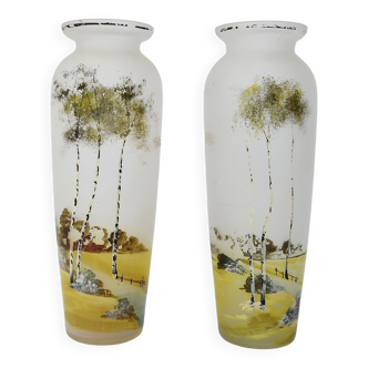 Paire de vases en verre peint