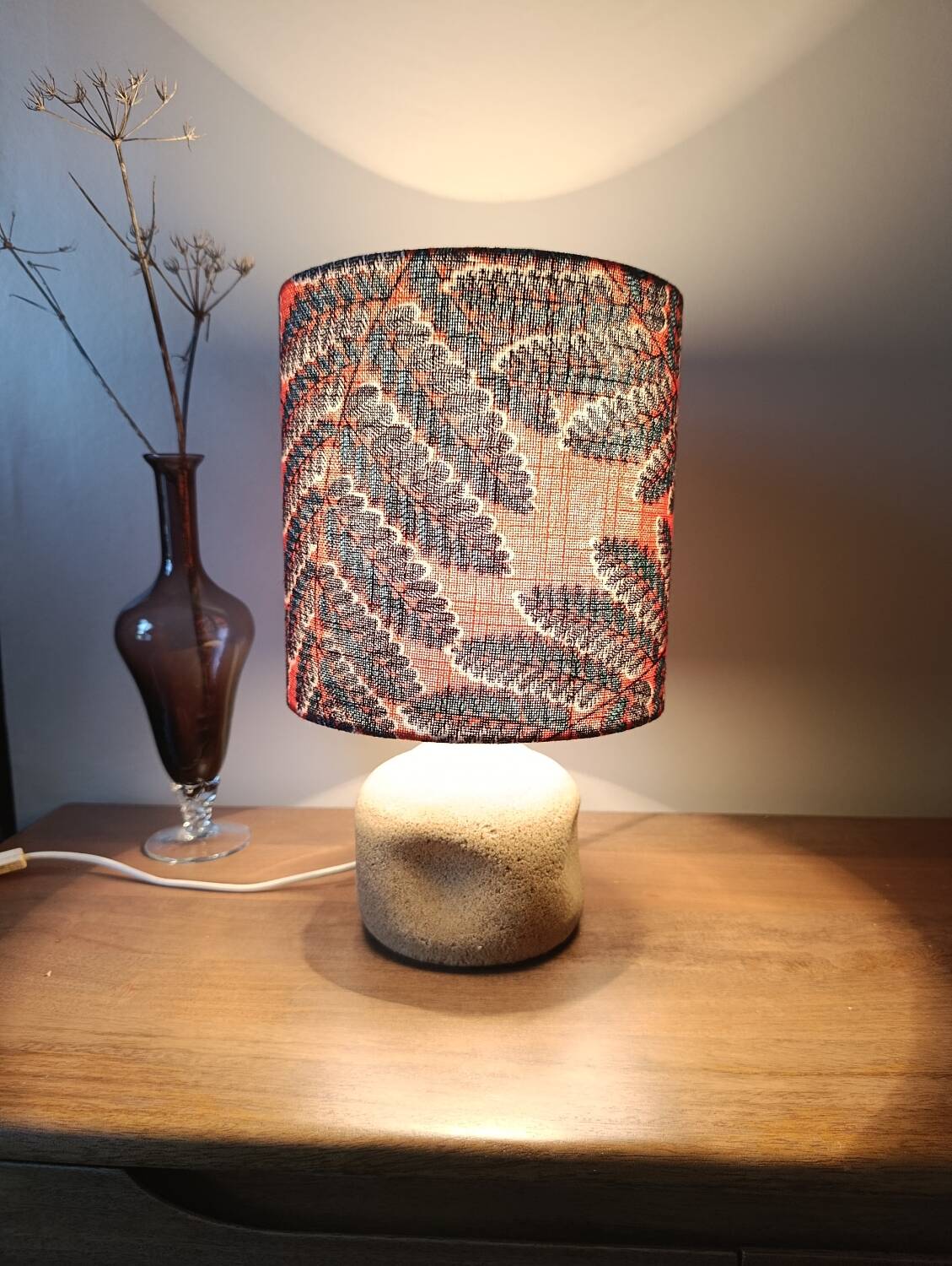Sculpted stone lamp dlg Tormos, linen lampshade with botanical print