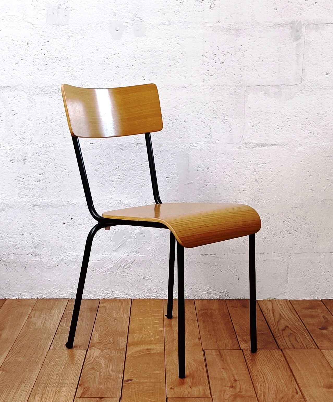 Chaise vintage d'écolier