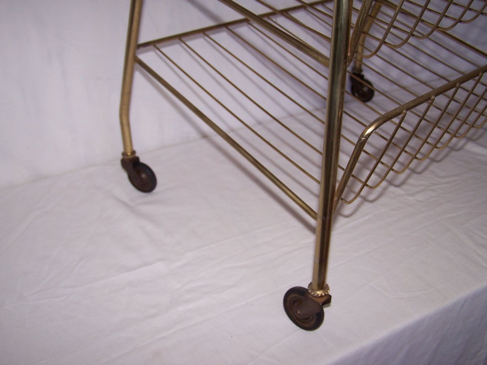 Occasional door-vinyls and magazine rack in the 1950s furniture