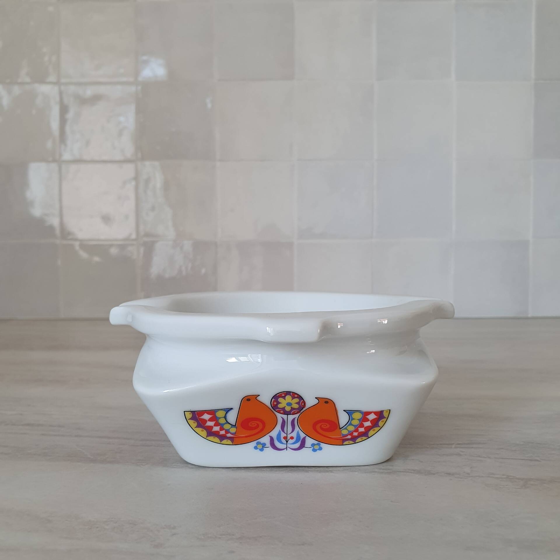 Ceramic ashtray with bird design
