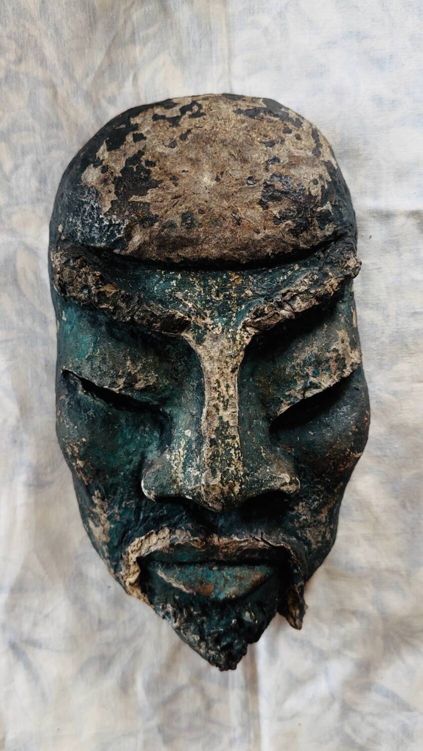 Masque en papier mâché