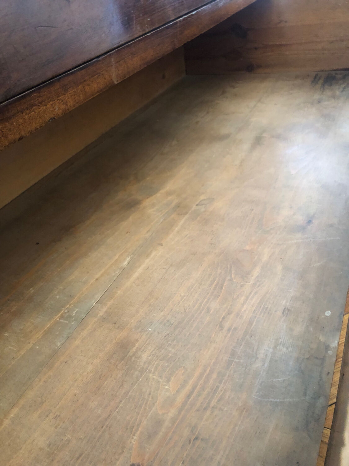 Wooden chest of drawers