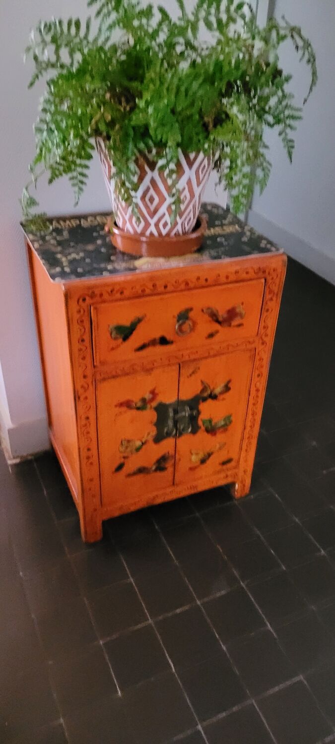 Hand-painted lacquered Chinese bedside table
