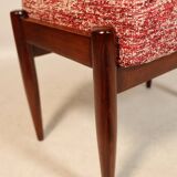 Fauteuil scandinave et repose-pieds couleur homard rouge design by H. Lis