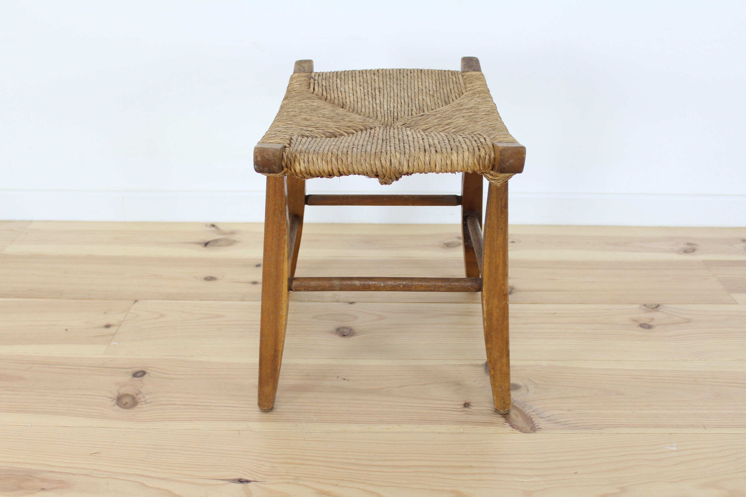 Stool straw mid-century Bull