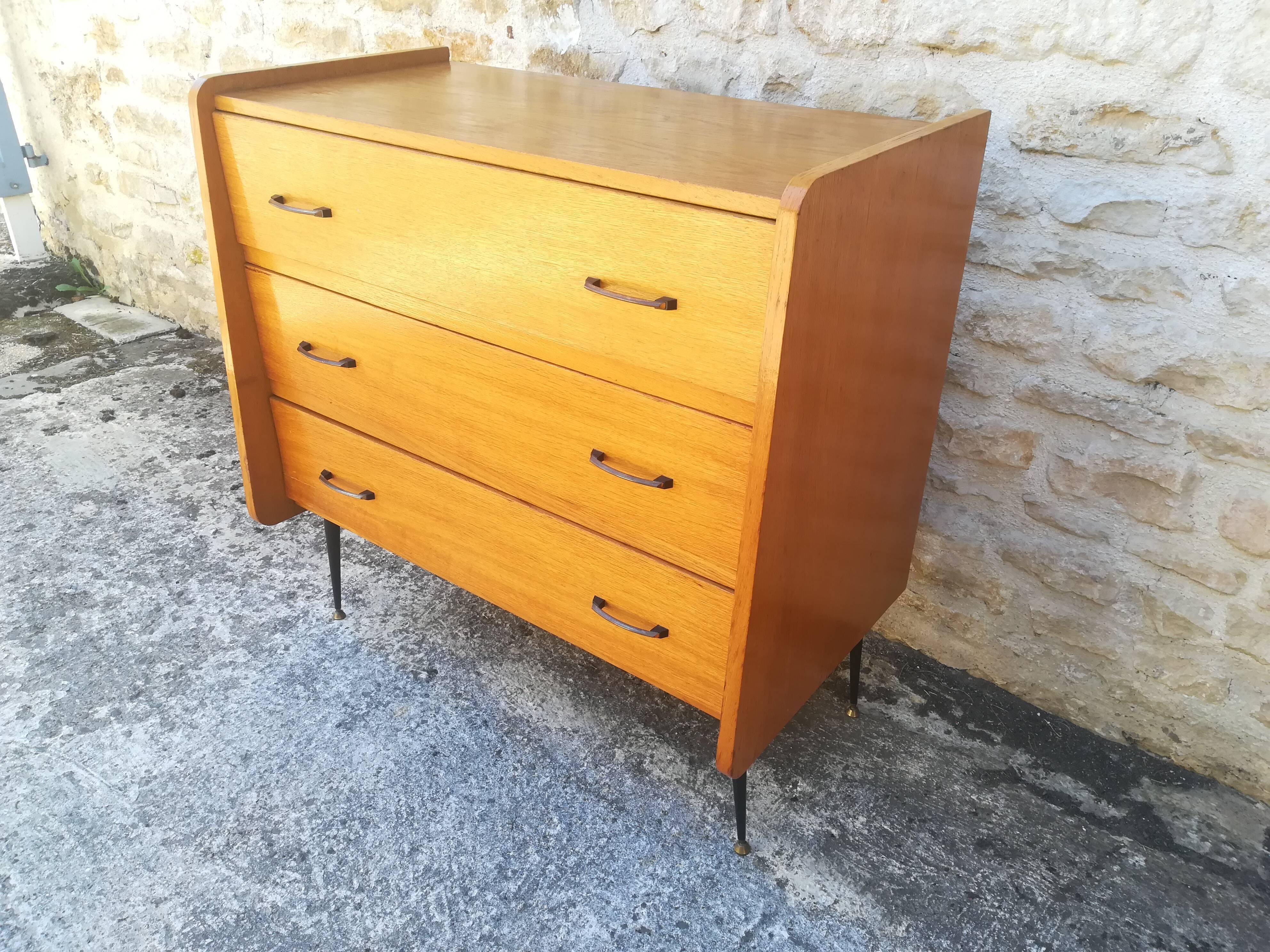 Convenient metal compass feet