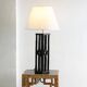 Lampe de table en rotin laqué noir