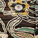 Suspension in printed fabric in the shape of a pear.