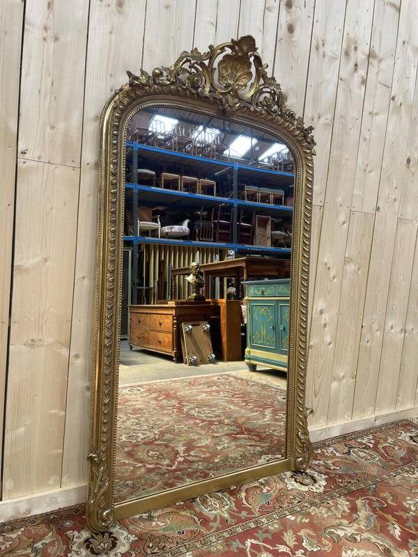 Miroir époque Napoléon III à fronton à la feuille d'or