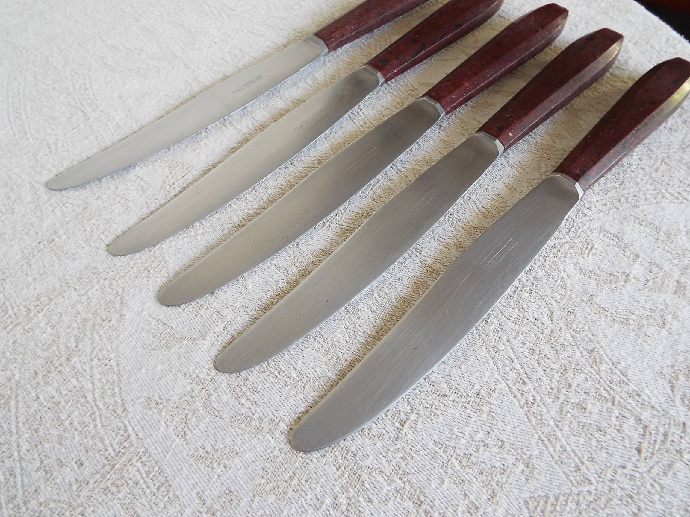 10 1940s bakelite knives