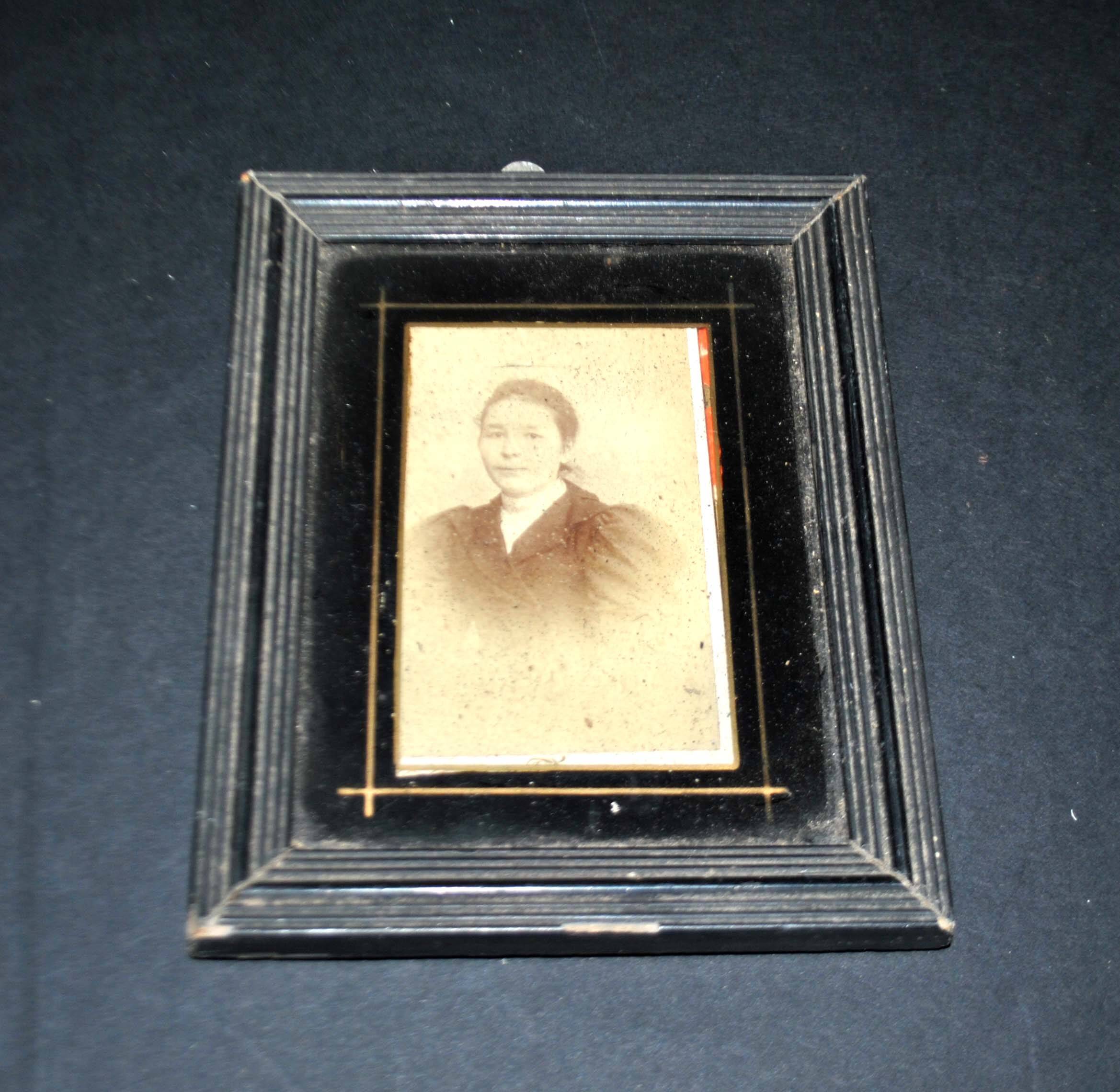 Old frame in black wood and painted glass fixed under glass 1900 - old sepia photograph