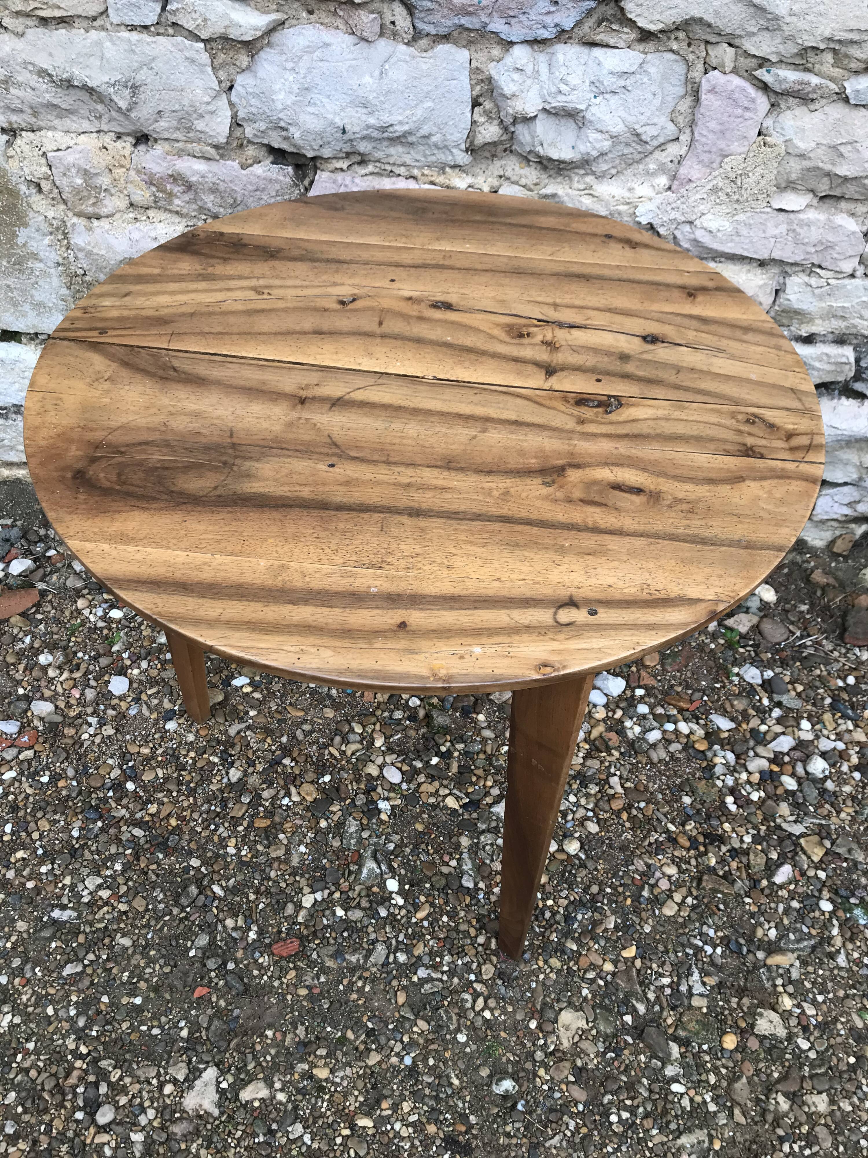 Side table / old round tripod table