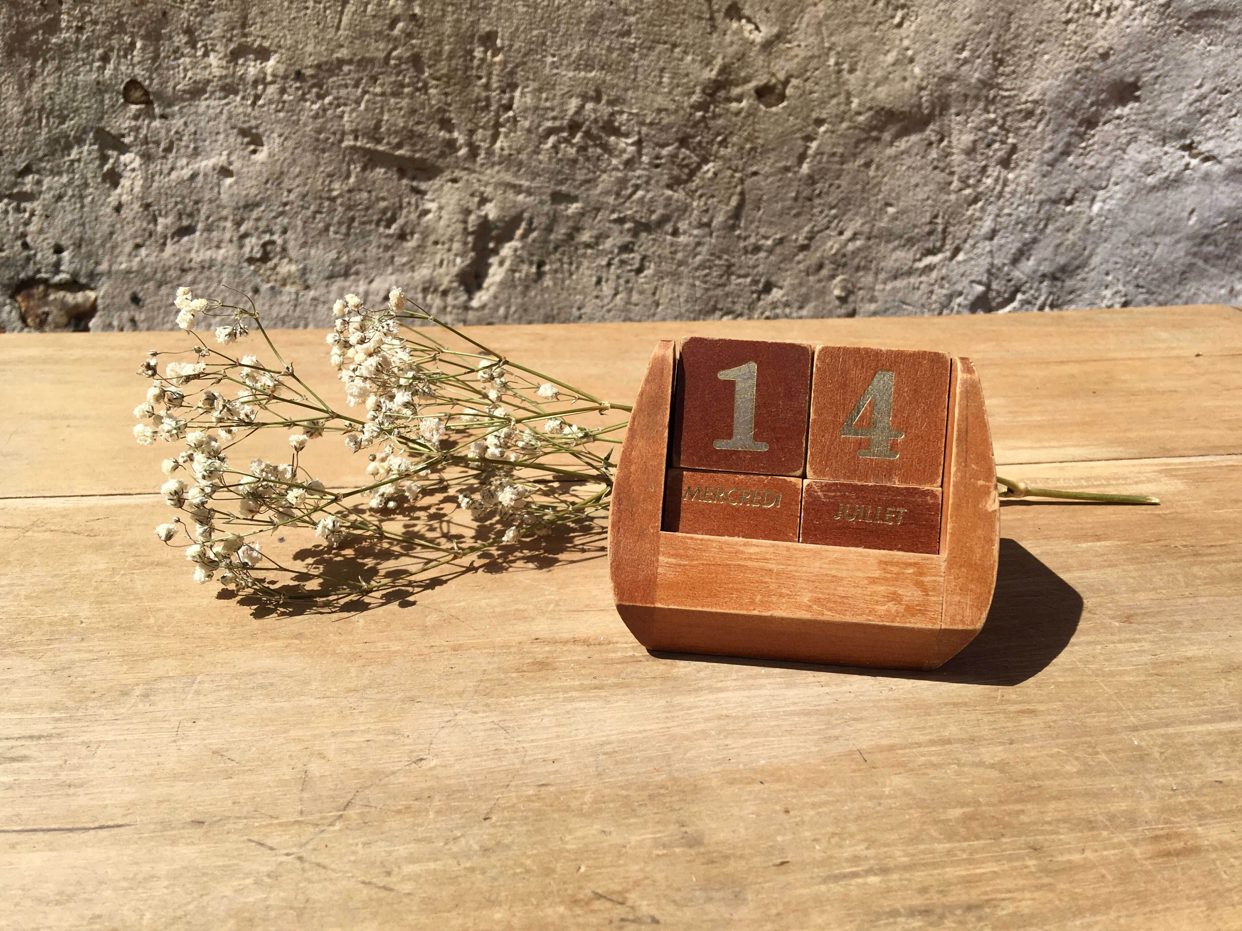 Calendrier perpétuel en bois
