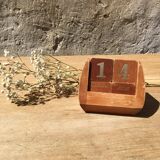 Wooden perpetual calendar
