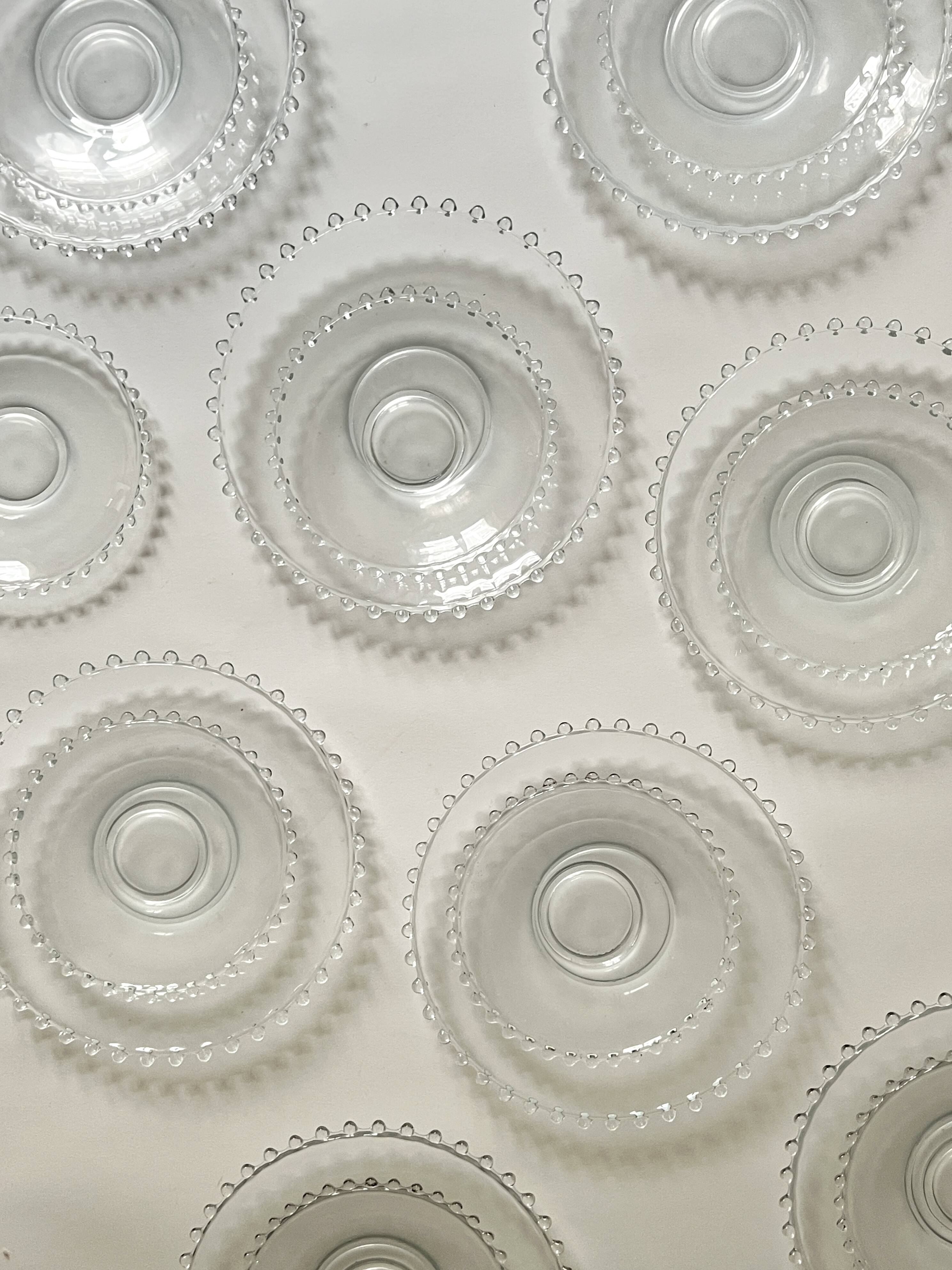 19-piece set of plates and dessert plates in bubbled glass